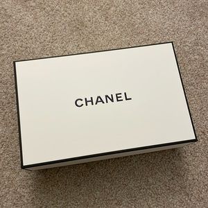 Chanel box / wrap paper